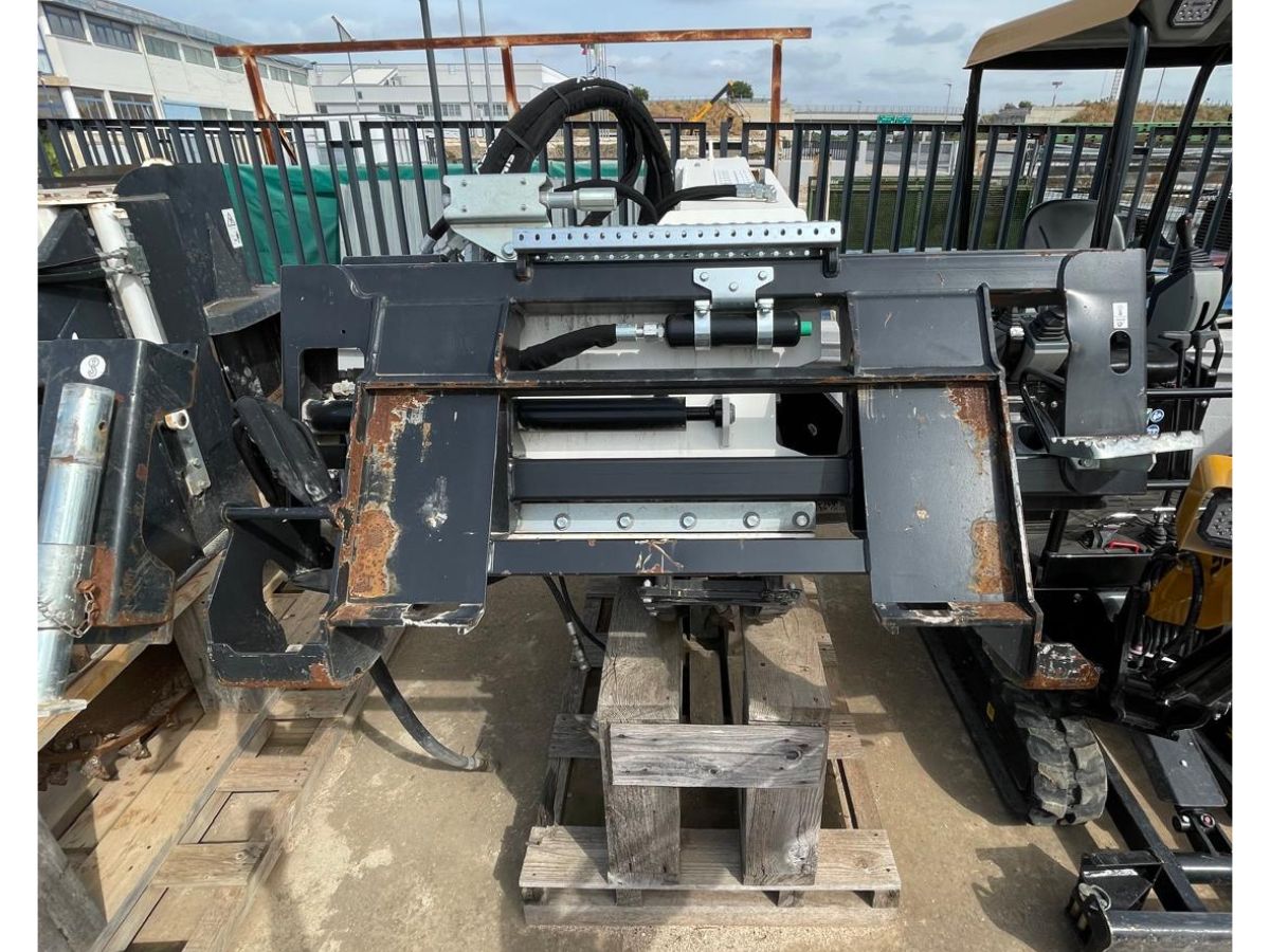 ESCAVATRICE A RUOTA AUTOLIVELLANTE SIMEX RW500 COMPLETA DI REG. PROF. IDR. E TRASLAT. LATERALE IDR.