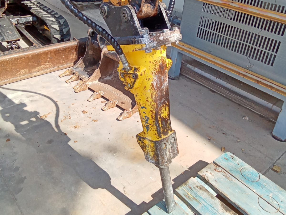 MARTELLO DEMOLITORE IDRAULICO EPIROC MOD. SB102