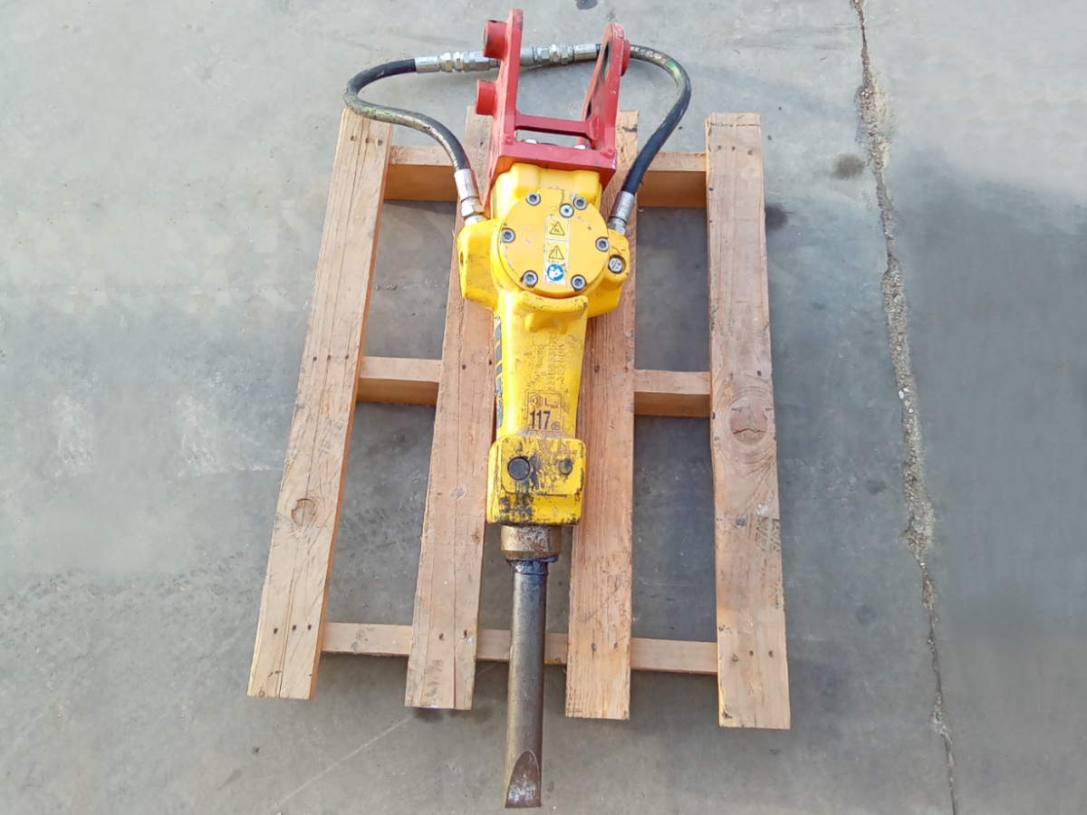 MARTELLO DEMOLITORE IDRAULICO EPIROC SB52