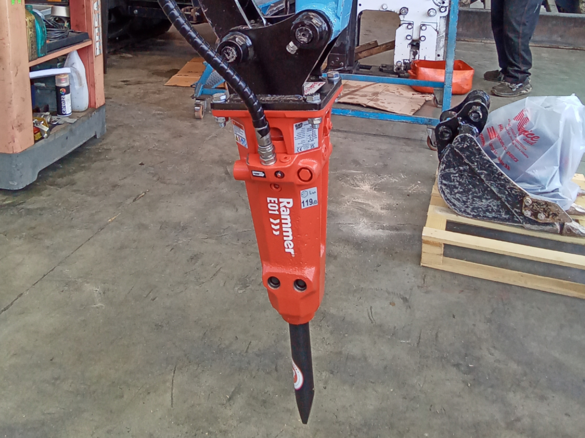 MARTELLO COMPATTO DEMOLITORE IDRAULICO RAMMER E01